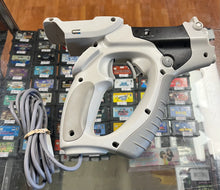 Load image into Gallery viewer, Pelican Stinger Jolt Light Blaster Controller Sega Dreamcast
