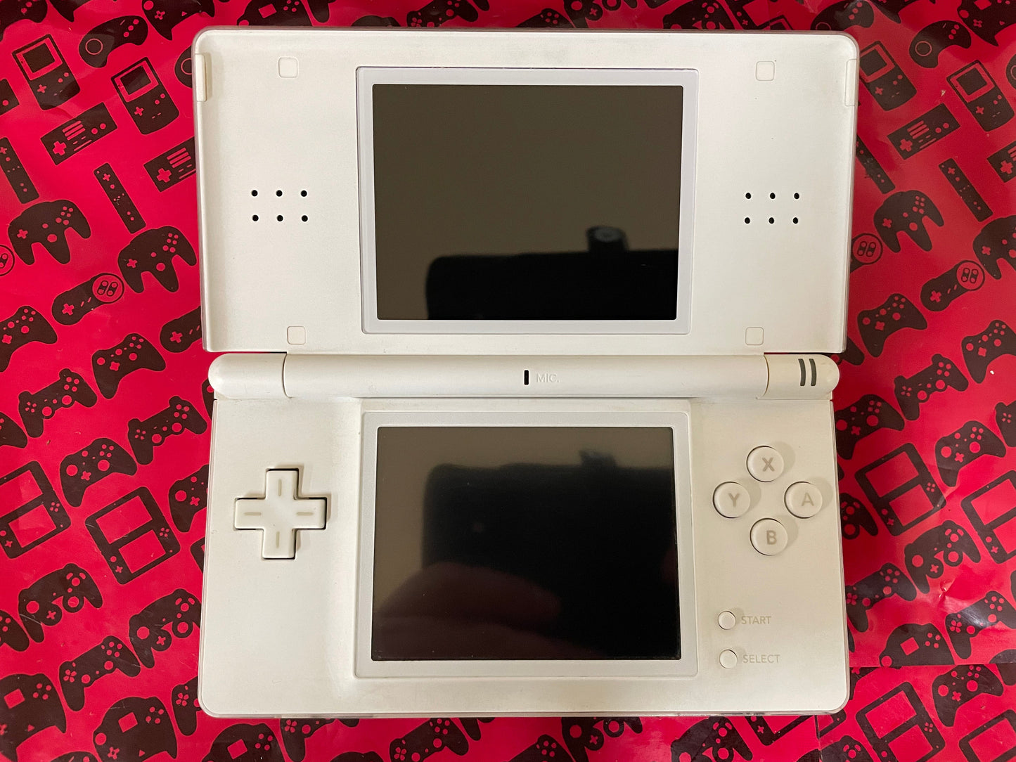 White Nintendo DS Lite Nintendo DS